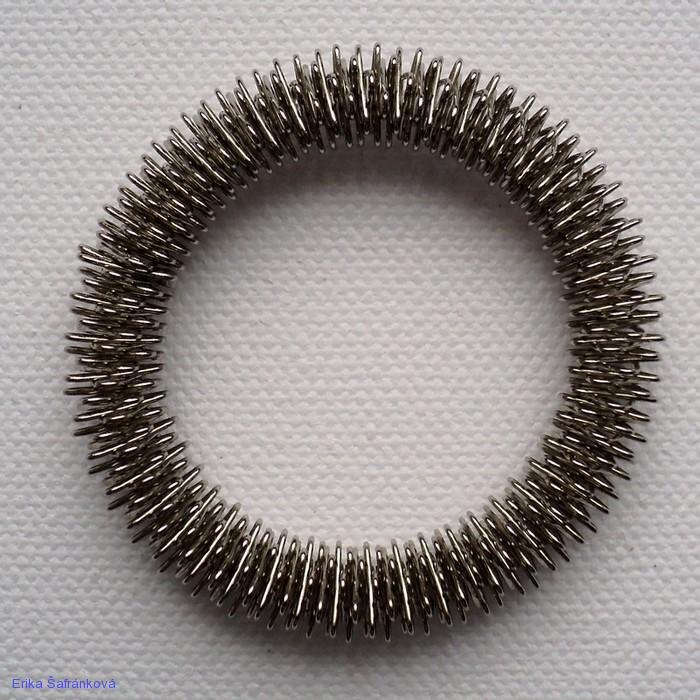 MASÁŽNÍ NÁRAMEK, stříbrná barva, průměr 50 mm